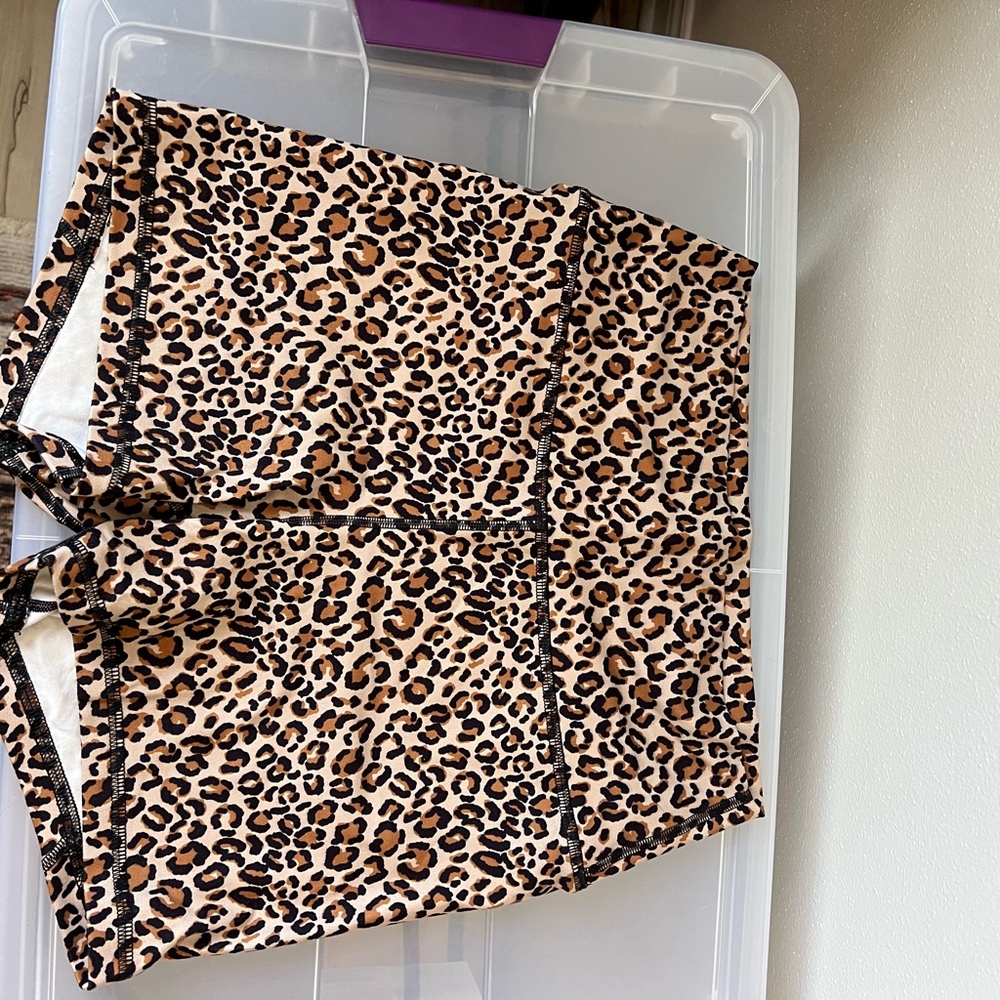 Fleo leopard shorts